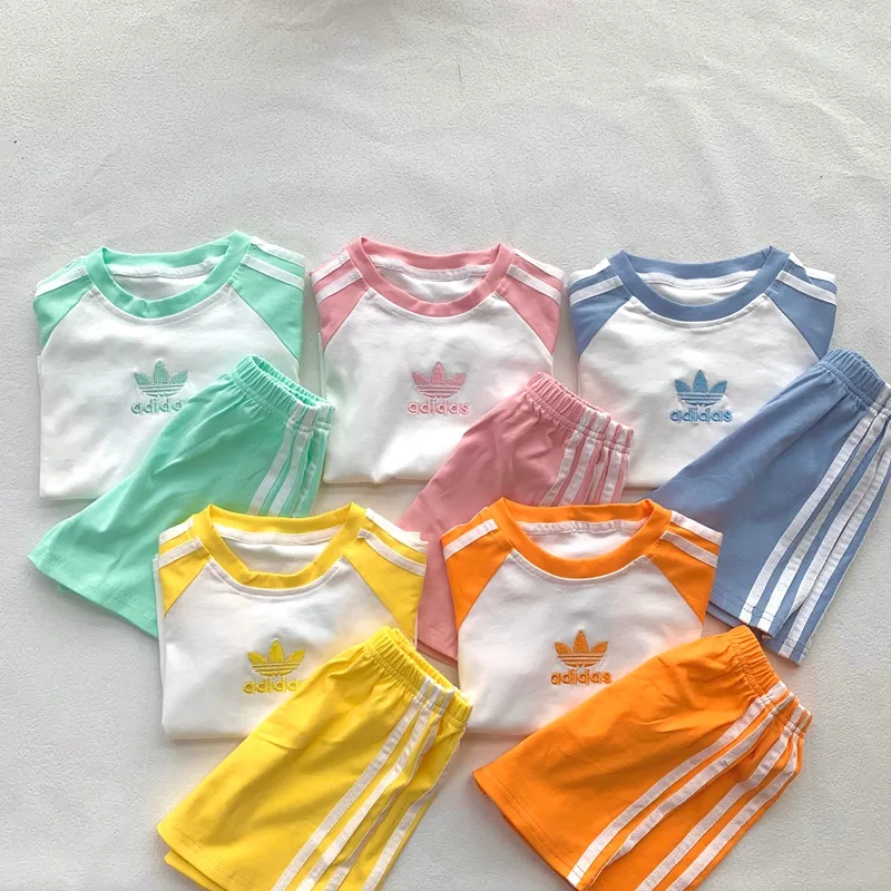 【80-130cm】二点セット よく売れる トレンド  刺繍 多色展開 半袖Ｔシャツ＋ショートパンツ セットアップ