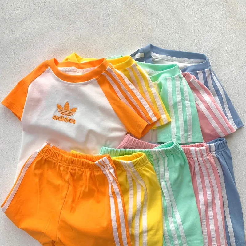 【80-130cm】二点セット よく売れる トレンド  刺繍 多色展開 半袖Ｔシャツ＋ショートパンツ セットアップ