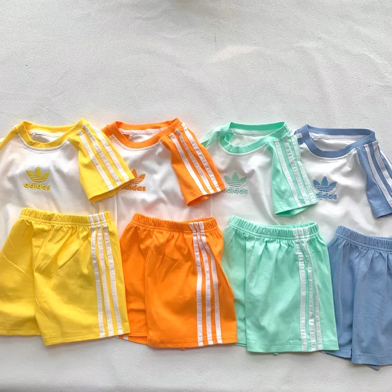 【80-130cm】二点セット よく売れる トレンド  刺繍 多色展開 半袖Ｔシャツ＋ショートパンツ セットアップ