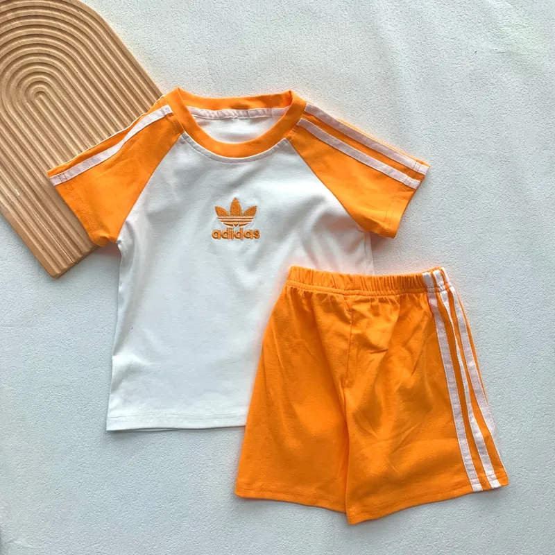 【80-130cm】二点セット よく売れる トレンド  刺繍 多色展開 半袖Ｔシャツ＋ショートパンツ セットアップ