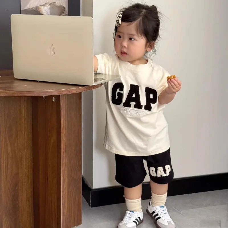 【80-130cm】二点セット ママたちに大好評 大人気 カジュアル 快適 半袖 Ｔシャツ＋ショートパンツ セットアップ
