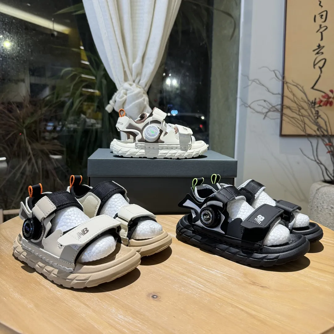 人気上昇中 カジュアル 快適＆機能性両立 脱ぎ履きラクラク キッズ バックル×マジックテープサンダル
