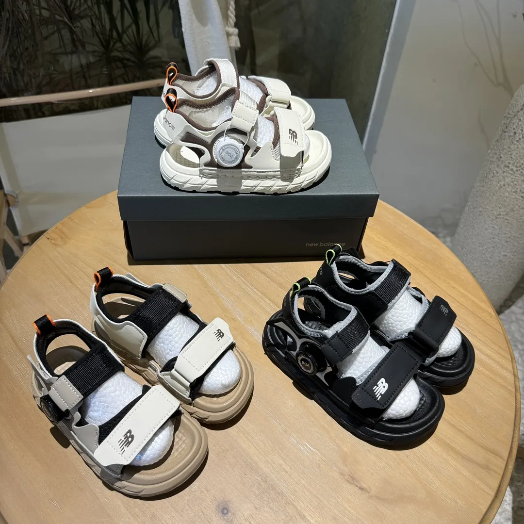 人気上昇中 カジュアル 快適＆機能性両立 脱ぎ履きラクラク キッズ バックル×マジックテープサンダル
