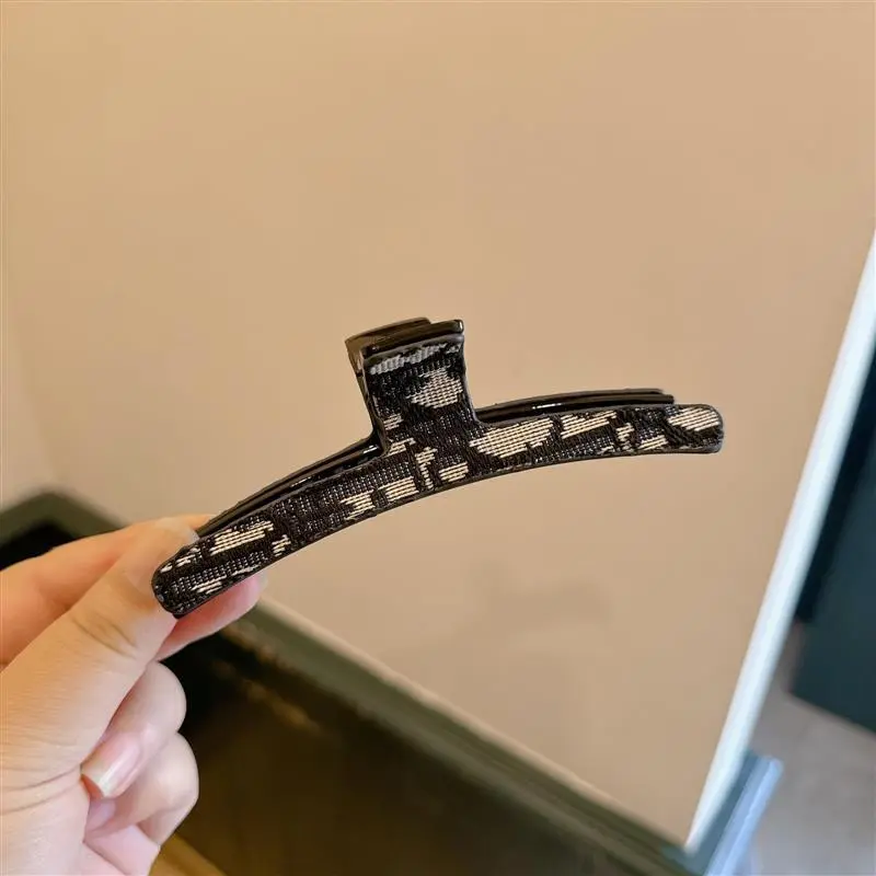 【激安1円！！】よく売れる おしゃれ ガーリー シンプル 滑り止め付き ヘアクリップ