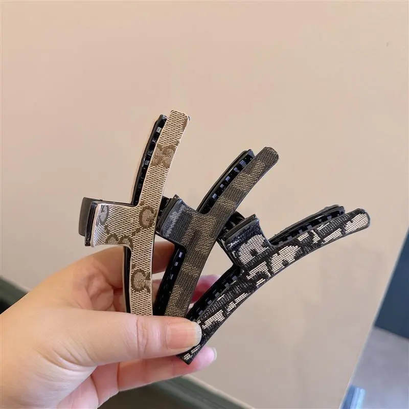 【激安1円！！】よく売れる おしゃれ ガーリー シンプル 滑り止め付き ヘアクリップ