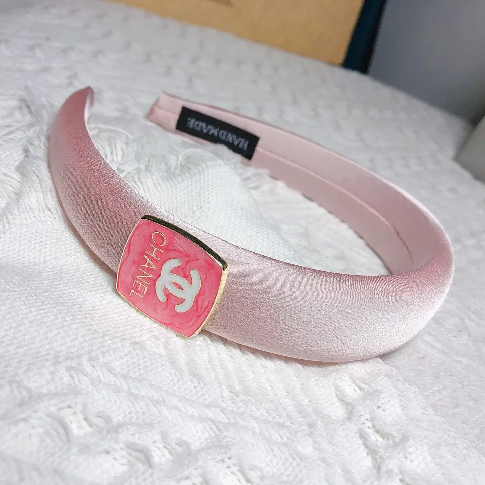 おしゃれのアクセントに おでかけにもおすすめ 髪に優しい シンプル カチューシャ