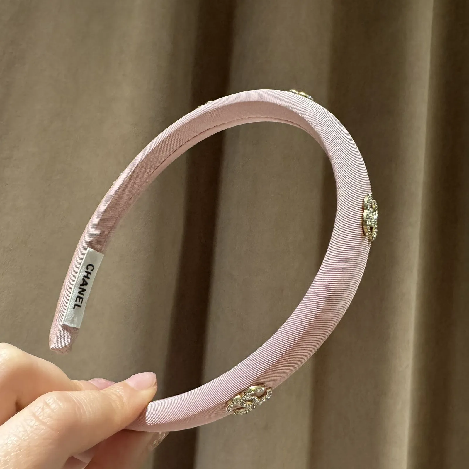 おしゃれのアクセントに 目を引く シンプル 軽量 ヘアアクセサリー カチューシャ