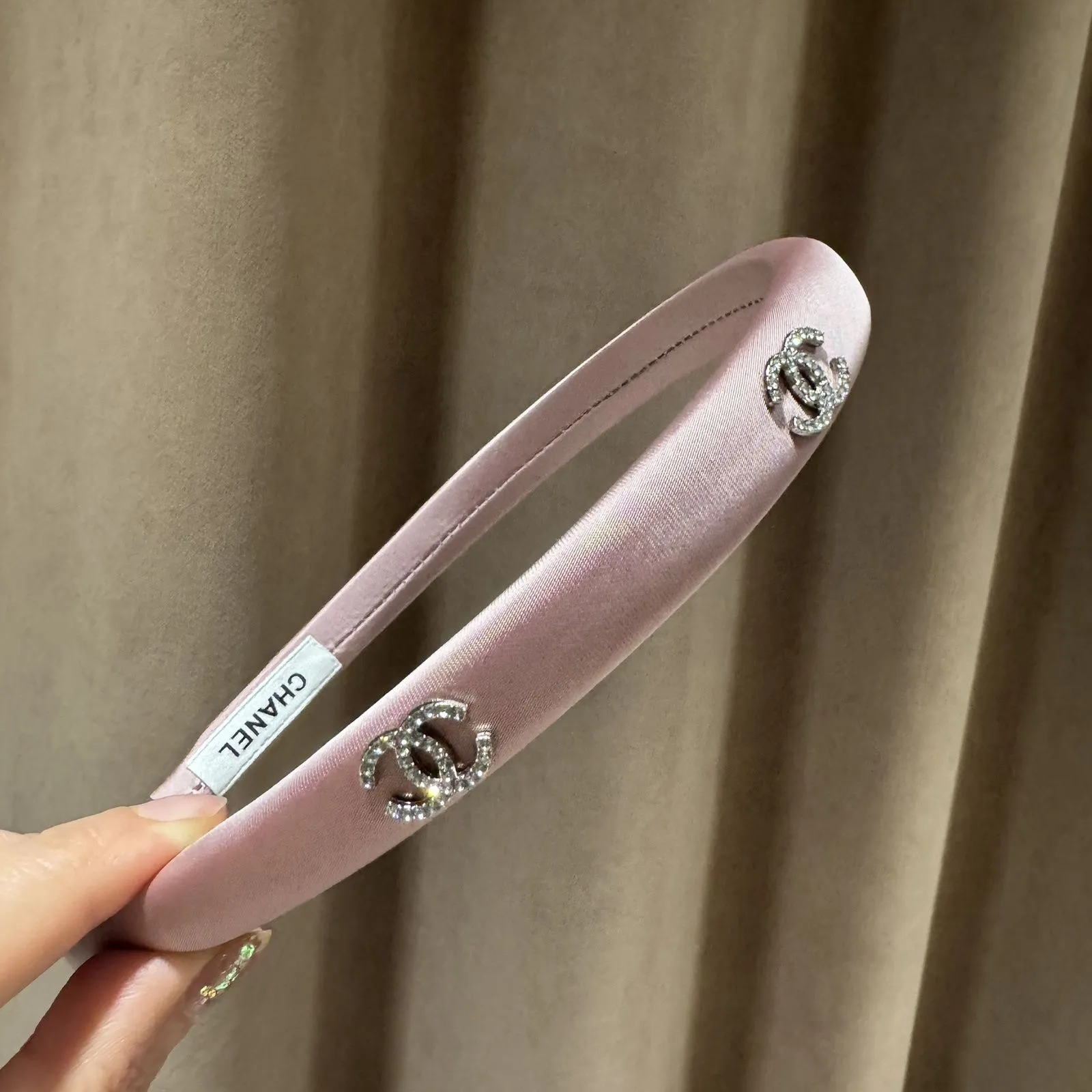おしゃれのアクセントに 目を引く シンプル 軽量 ヘアアクセサリー カチューシャ