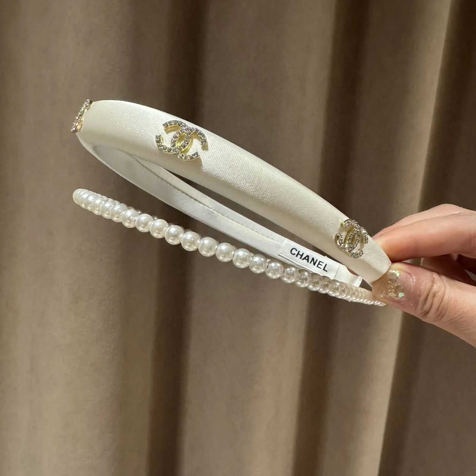 おしゃれのアクセントに 目を引く シンプル 軽量 ヘアアクセサリー カチューシャ