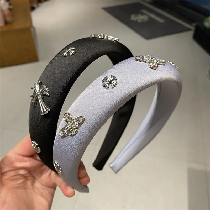 絶対欲しい モード感アップ プレゼントに最適 ガーリー シンプル カチューシャ
