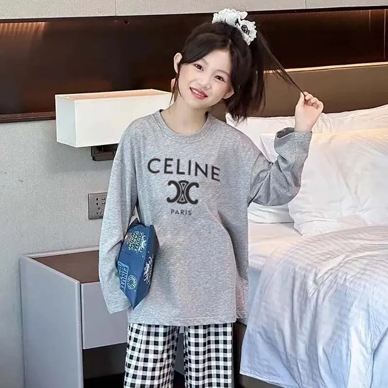 【90-160cm】好感度100％  大好評 おしゃれ カジュアル 着やすい 女の子 長袖 Ｔシャツ