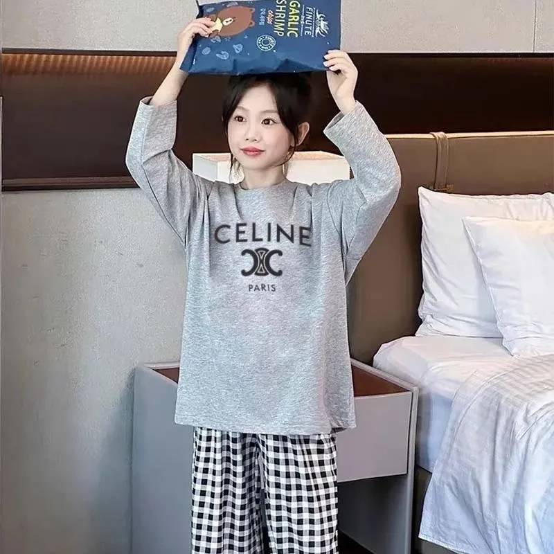 【90-160cm】好感度100％  大好評 おしゃれ カジュアル 着やすい 女の子 長袖 Ｔシャツ