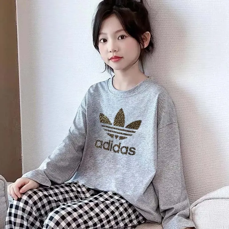 【90-160cm】毎日着たくなる 人気上昇中 カジュアル 合わせやすい 女の子 長袖 Ｔシャツ