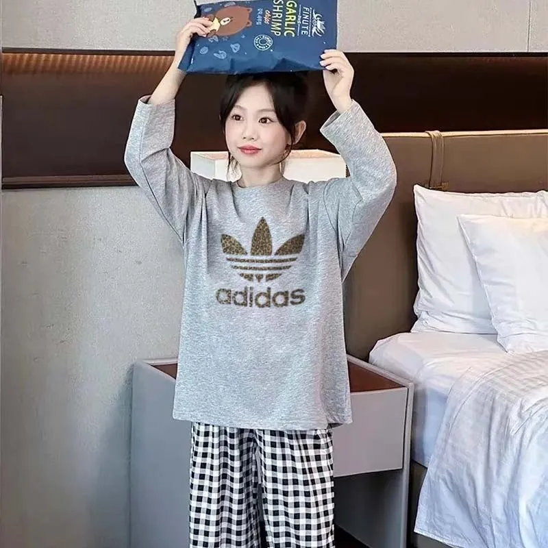 【90-160cm】毎日着たくなる 人気上昇中 カジュアル 合わせやすい 女の子 長袖 Ｔシャツ