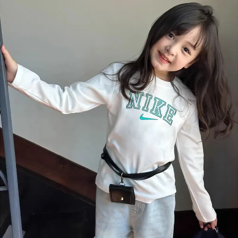【90-160cm】SNS映え間違いなし 爆売れ中 トレンド  合わせやすい 女の子 長袖 Ｔシャツ