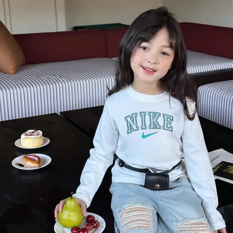 【90-160cm】SNS映え間違いなし 爆売れ中 トレンド  合わせやすい 女の子 長袖 Ｔシャツ