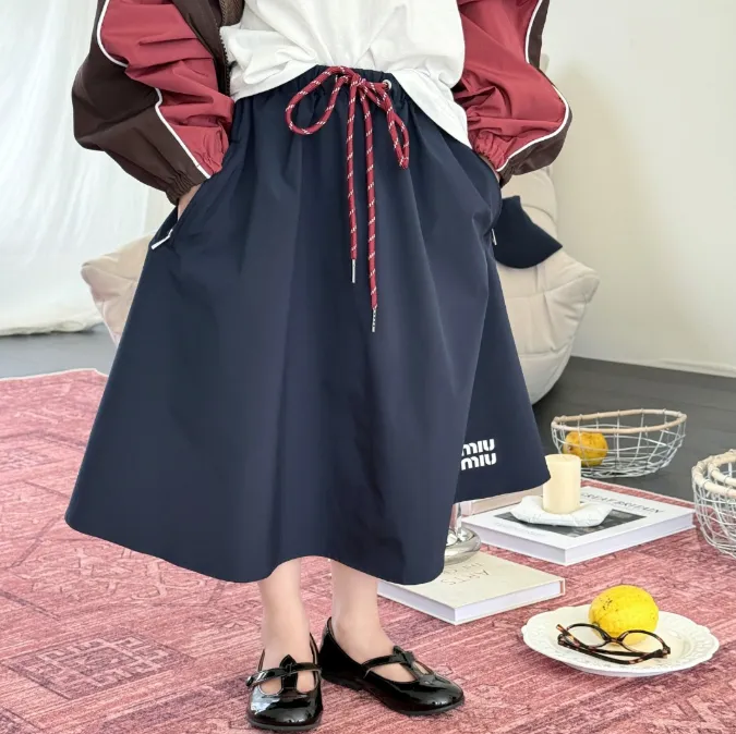 【110-150cm】SNS映えコーデに 品質満点 カジュアル トレンド 女の子 長袖Ｔシャツ/スカート