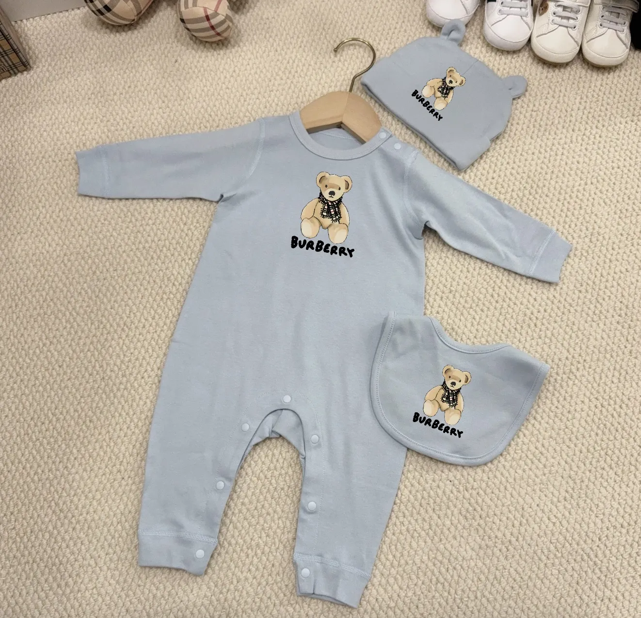 【59-90cm】三点セット 絶対欲しい お気に入り 着心地抜群 ロンパース+帽子+お食事スタイ セットアップ